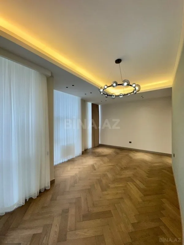 Satılır 4 otaqlı mənzil 200 m²