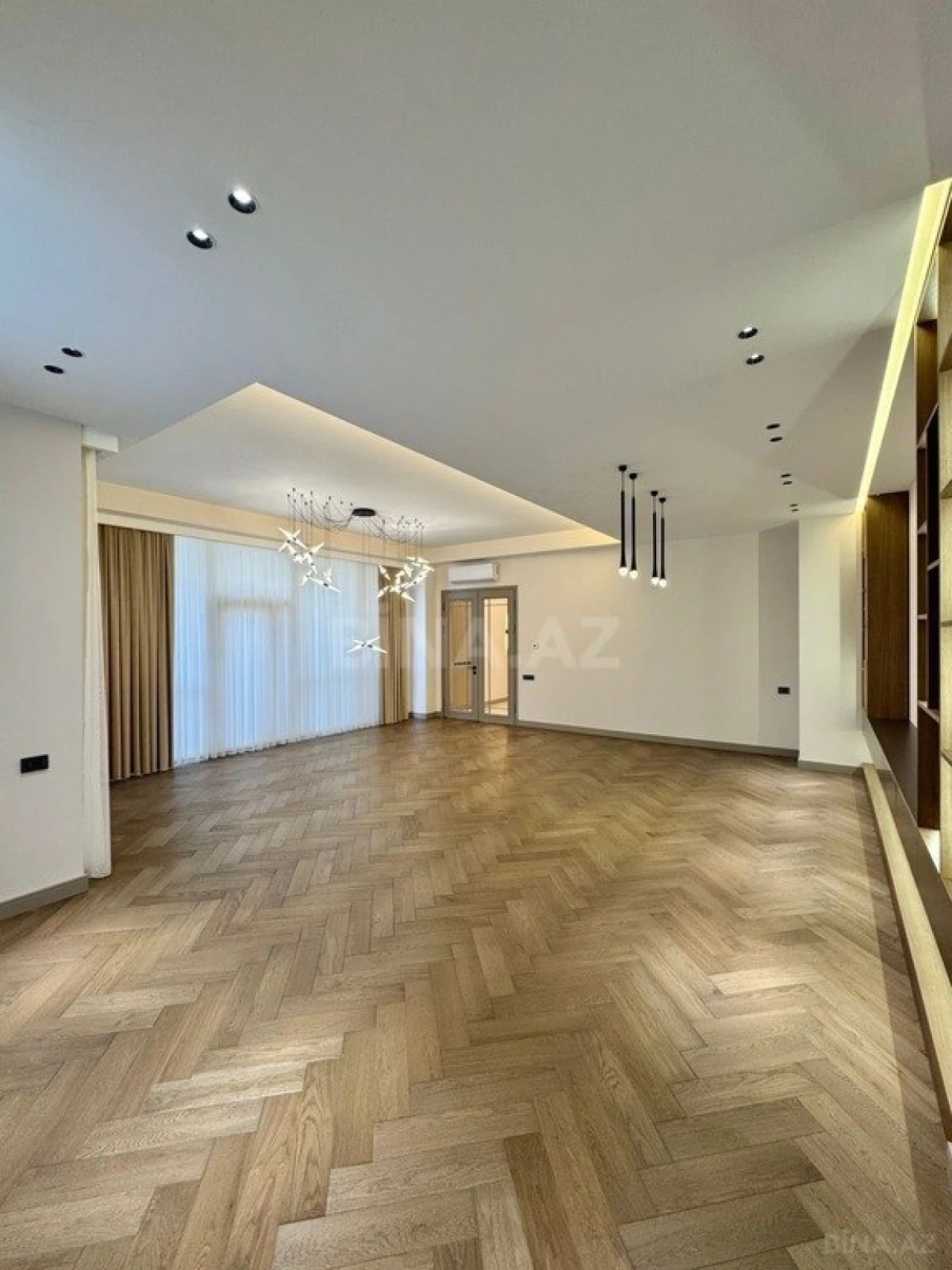 Satılır 4 otaqlı mənzil 200 m²