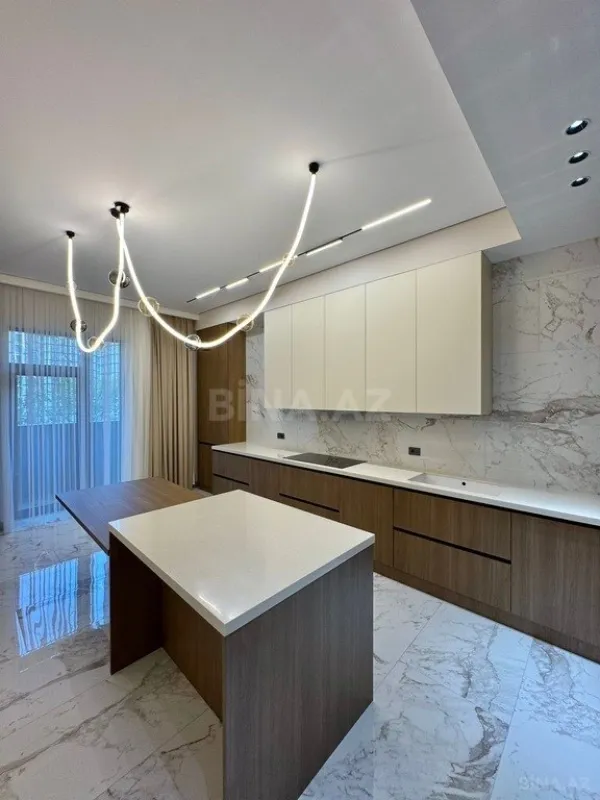 Satılır 4 otaqlı mənzil 200 m²