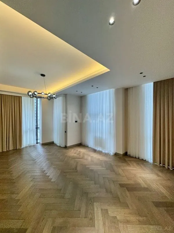 Satılır 4 otaqlı mənzil 200 m²