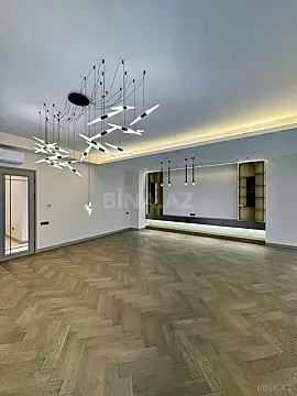 Satılır 4 otaqlı mənzil 200 m²