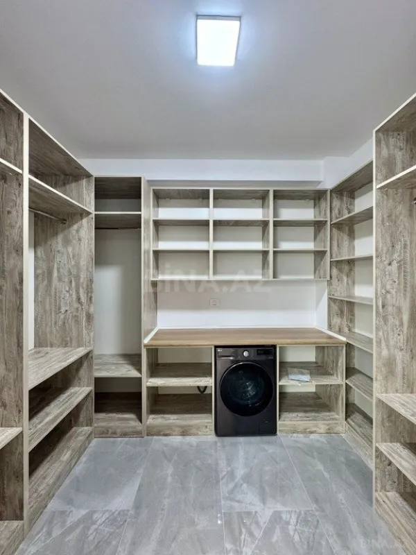 Satılır 4 otaqlı mənzil 245 m²