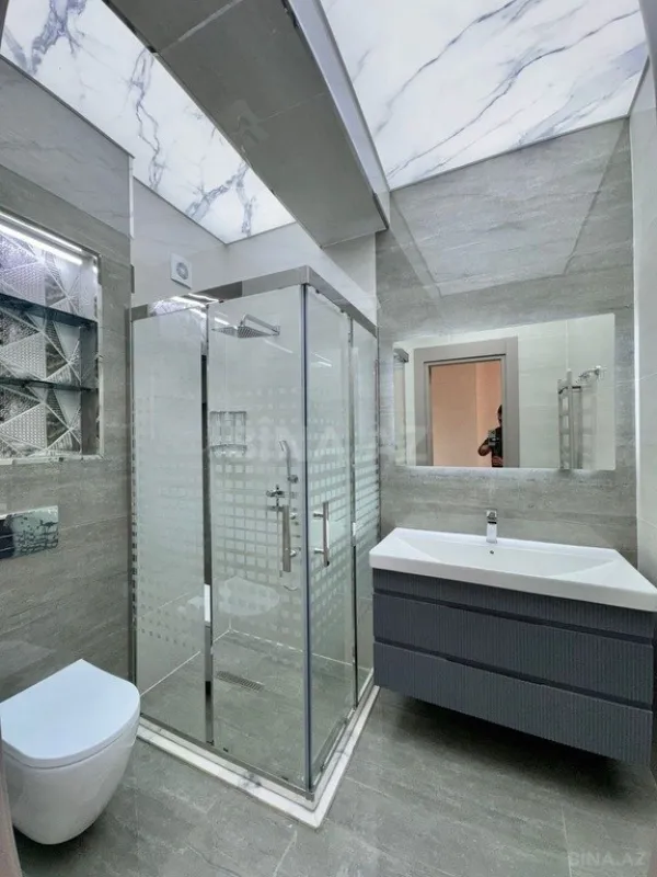 Satılır 4 otaqlı mənzil 245 m²