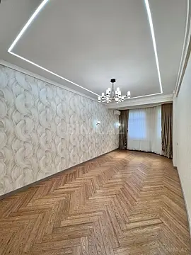 Satılır 4 otaqlı mənzil 245 m²