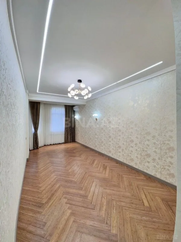 Satılır 4 otaqlı mənzil 245 m²
