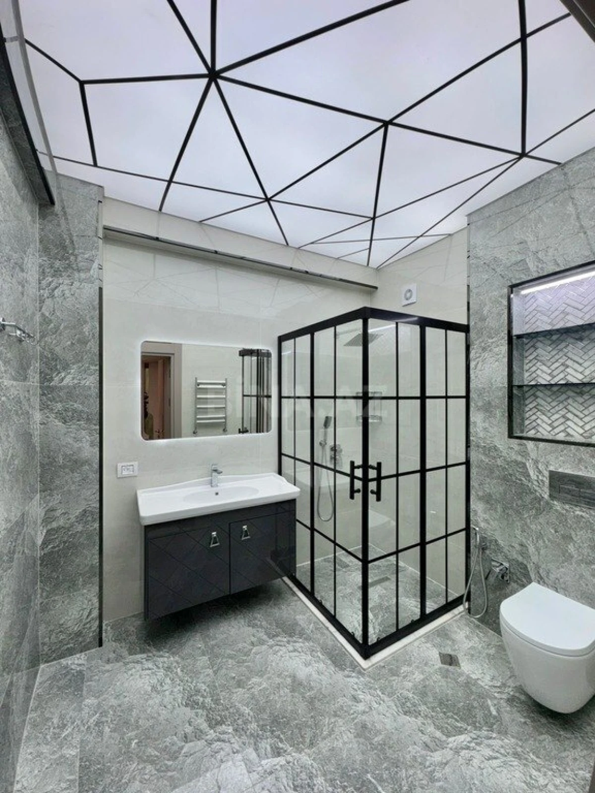 Satılır 4 otaqlı mənzil 245 m²