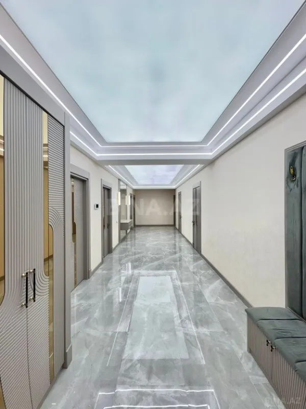 Satılır 4 otaqlı mənzil 245 m²