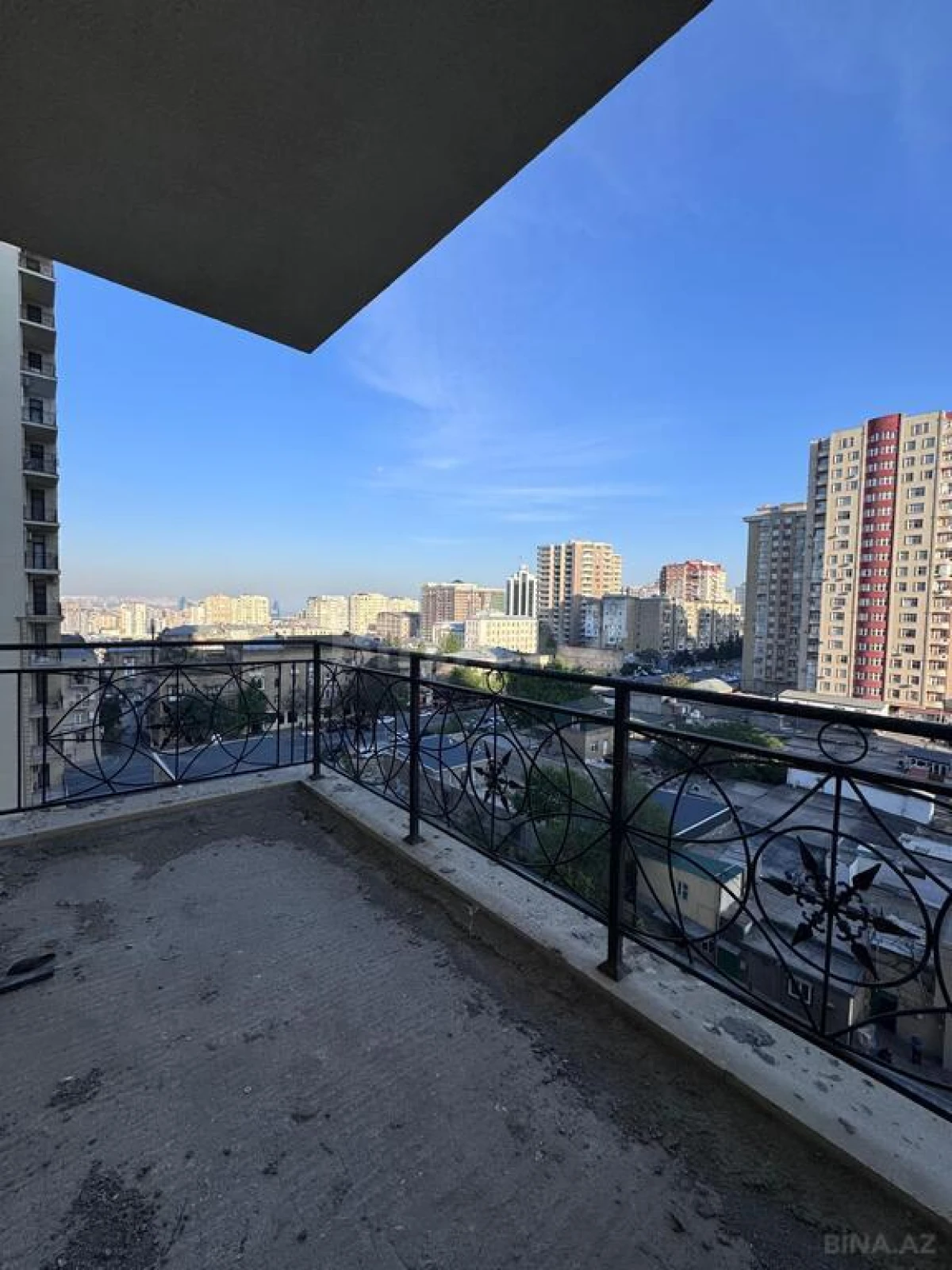Satılır 3 otaqlı mənzil 163 m²