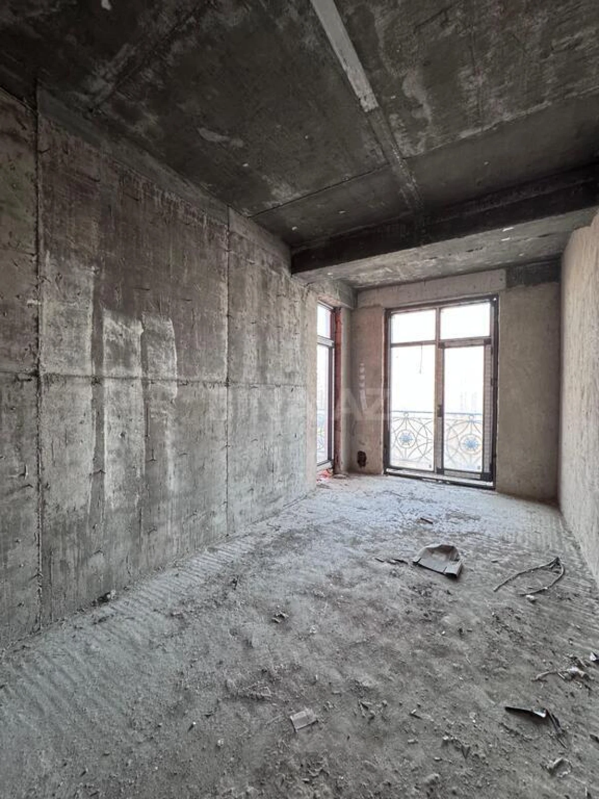 Satılır 3 otaqlı mənzil 163 m²