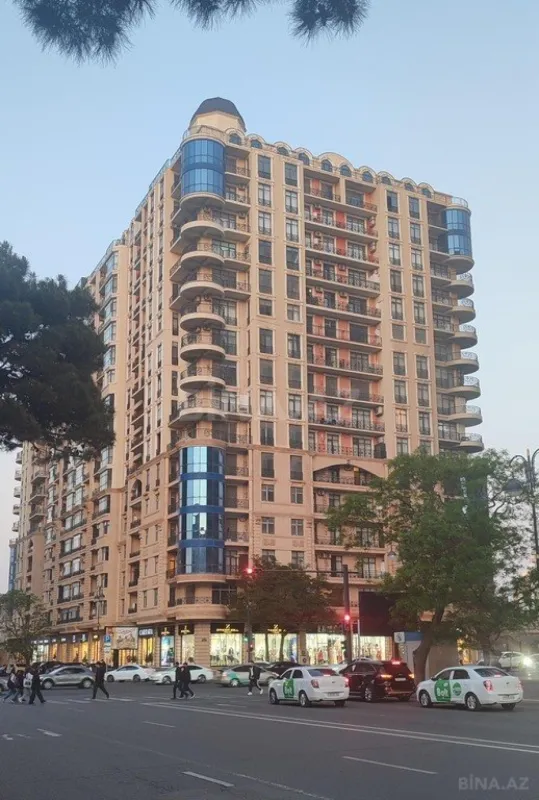 Satılır 3 otaqlı mənzil 163 m²