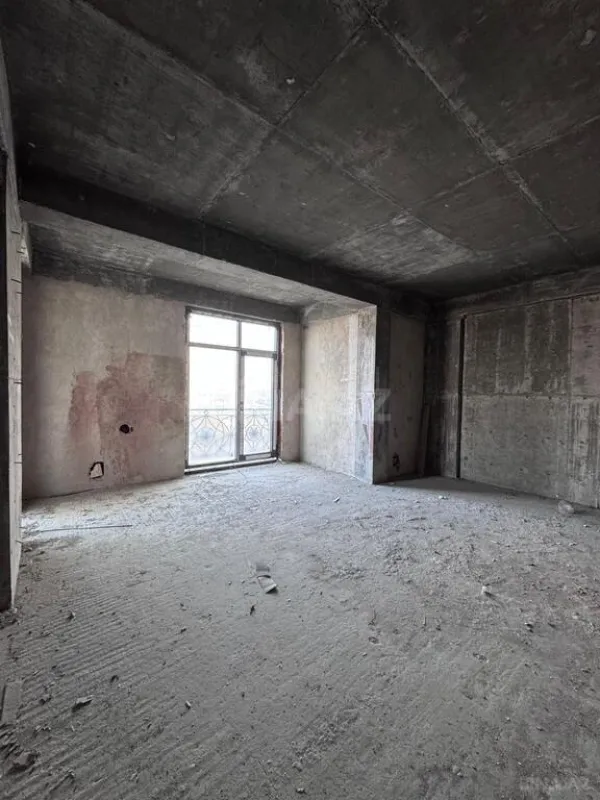 Satılır 3 otaqlı mənzil 163 m²