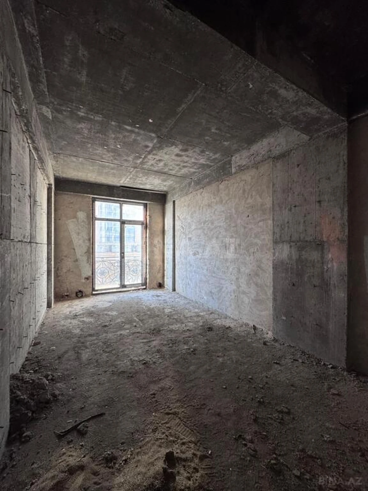 Satılır 3 otaqlı mənzil 163 m²