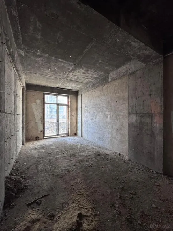 Satılır 3 otaqlı mənzil 163 m²