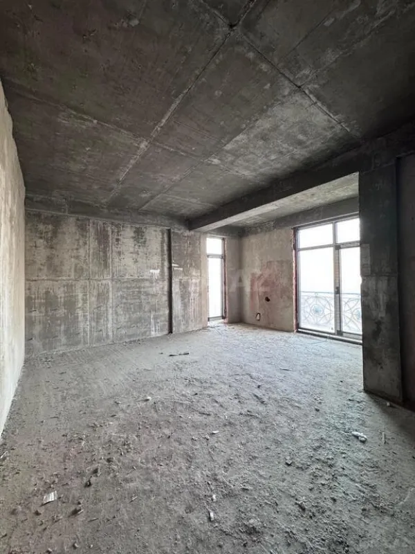 Satılır 3 otaqlı mənzil 163 m²