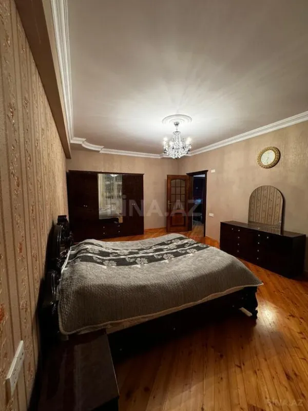 Satılır 4 otaqlı mənzil 130 m²