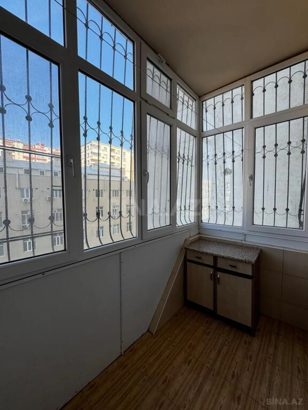 Satılır 4 otaqlı mənzil 130 m²