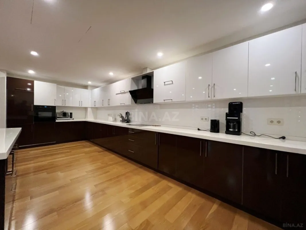 Kirayə verilir 4 otaqlı mənzil 220 m²