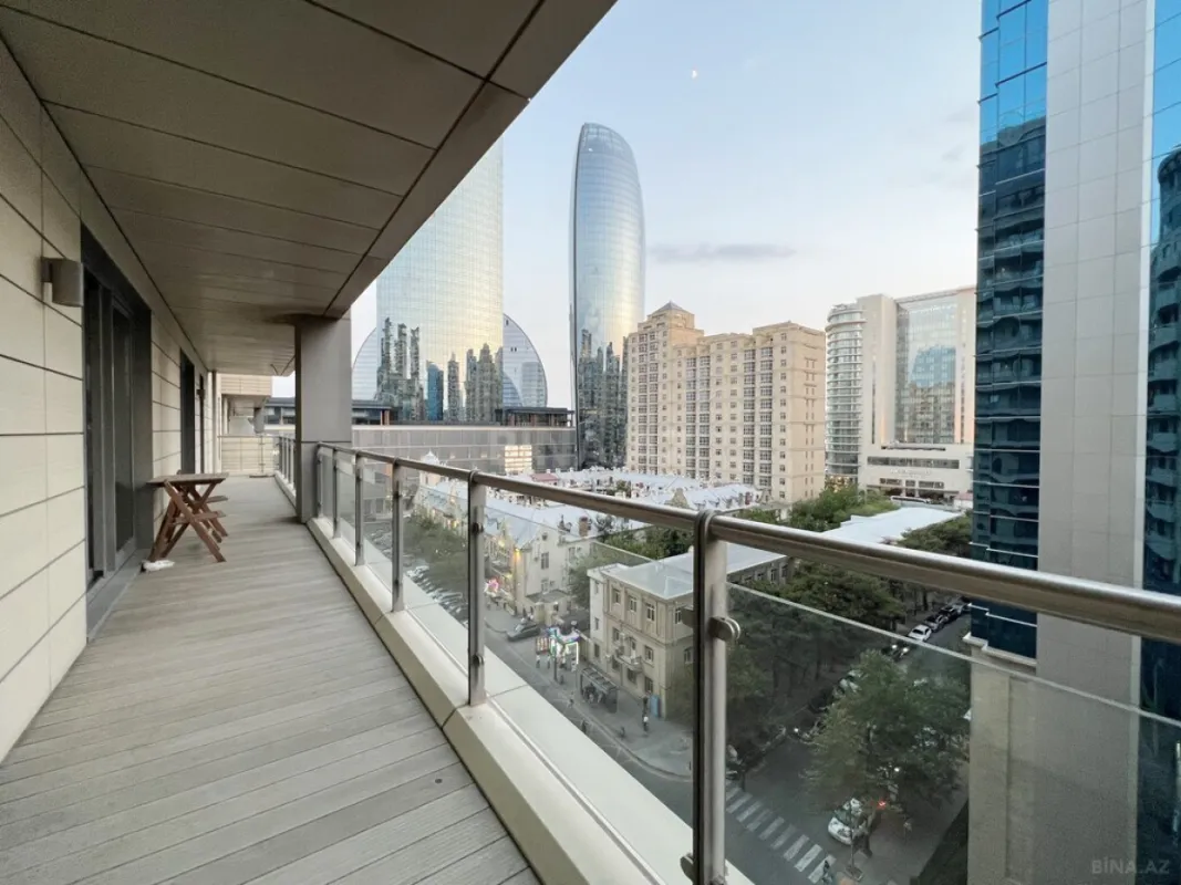 Kirayə verilir 4 otaqlı mənzil 220 m²