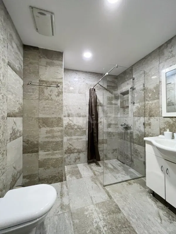 Kirayə verilir 4 otaqlı mənzil 220 m²