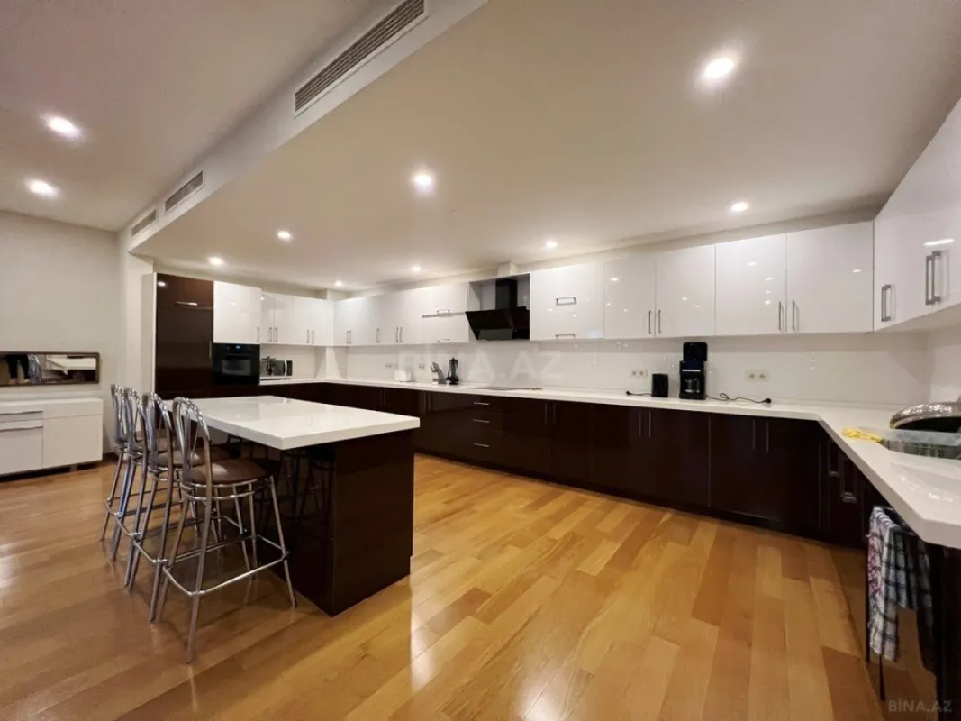 Kirayə verilir 4 otaqlı mənzil 220 m²