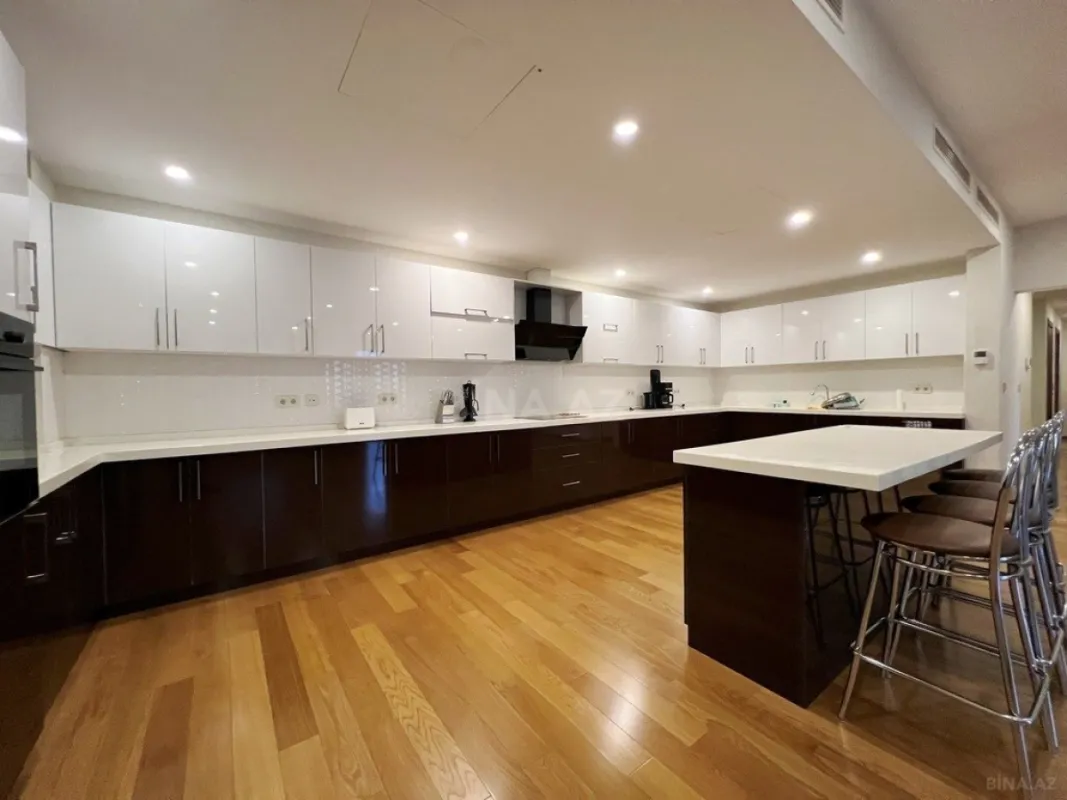 Kirayə verilir 4 otaqlı mənzil 220 m²