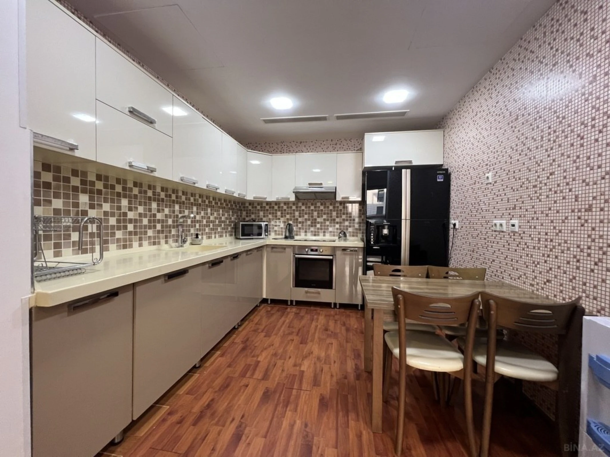 Kirayə verilir 3 otaqlı mənzil 120 m²