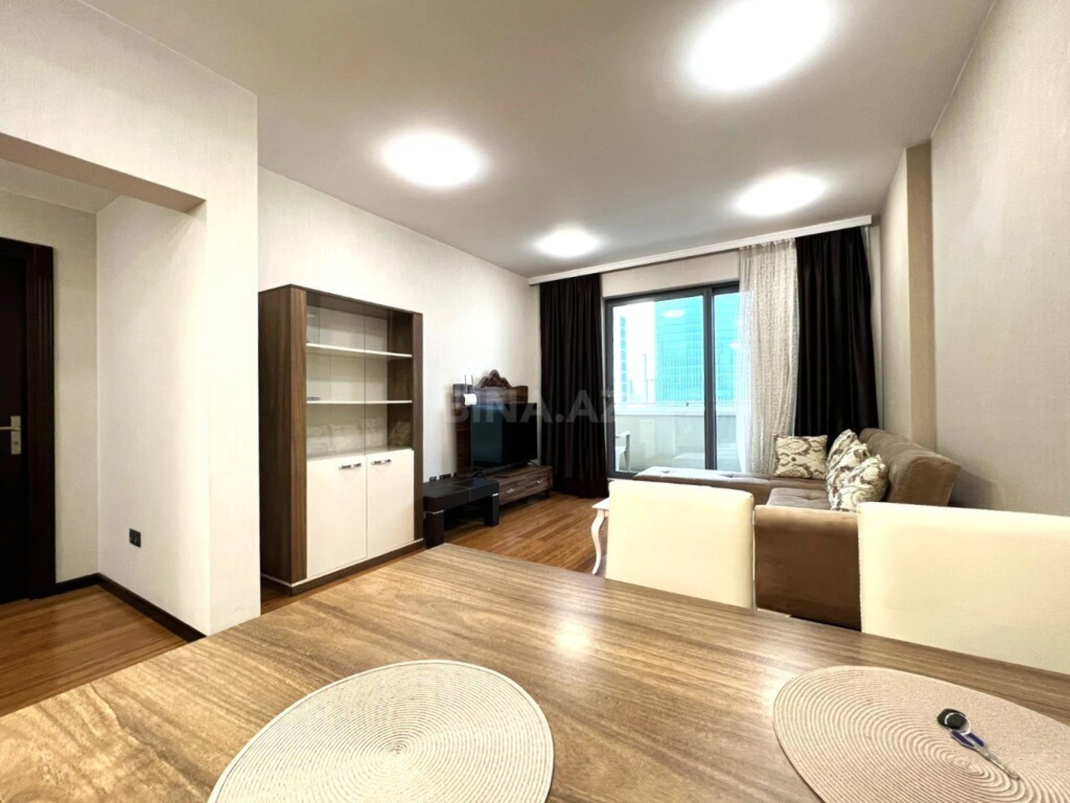 Kirayə verilir 2 otaqlı mənzil 95 m²