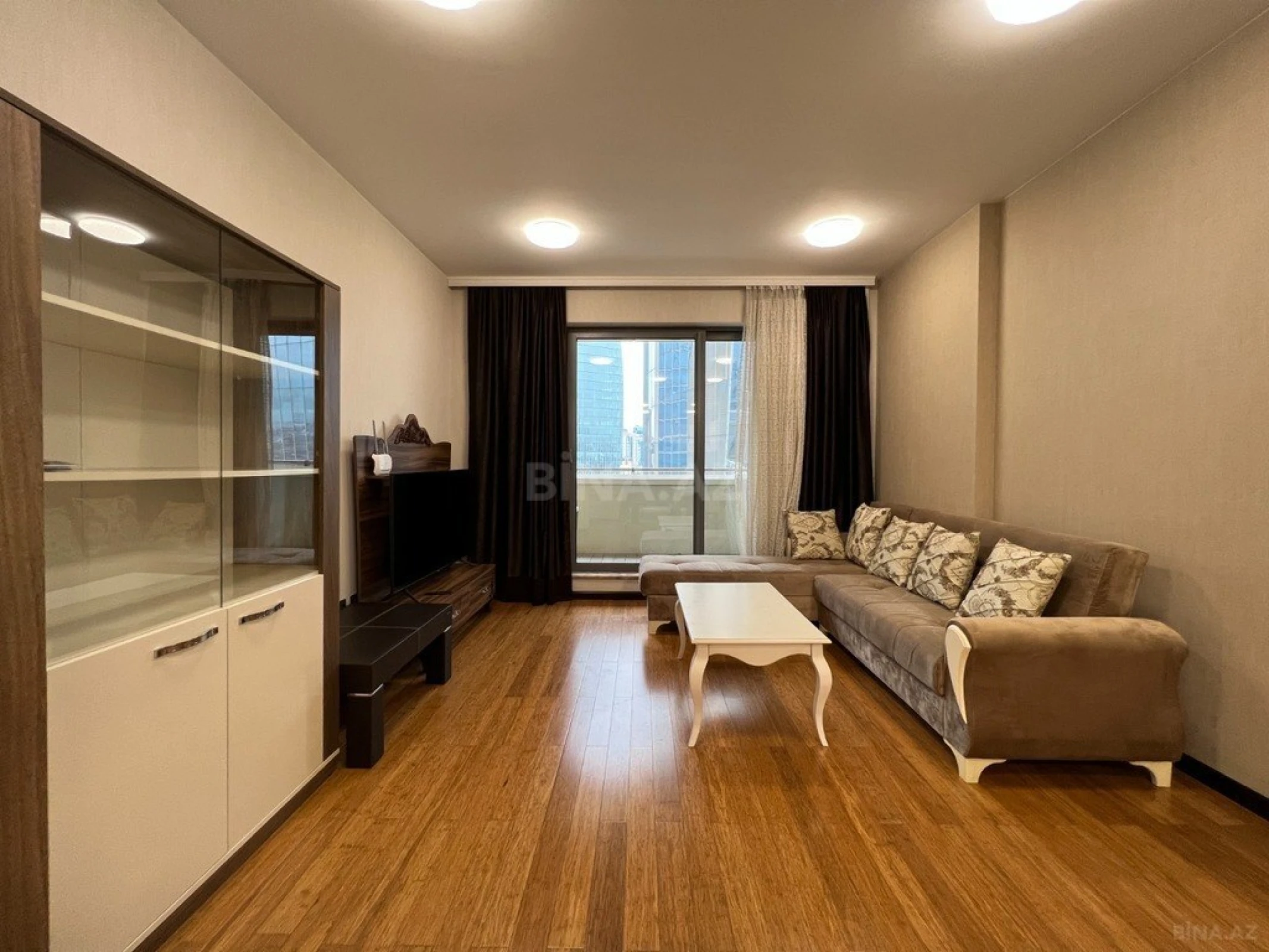 Kirayə verilir 2 otaqlı mənzil 95 m²