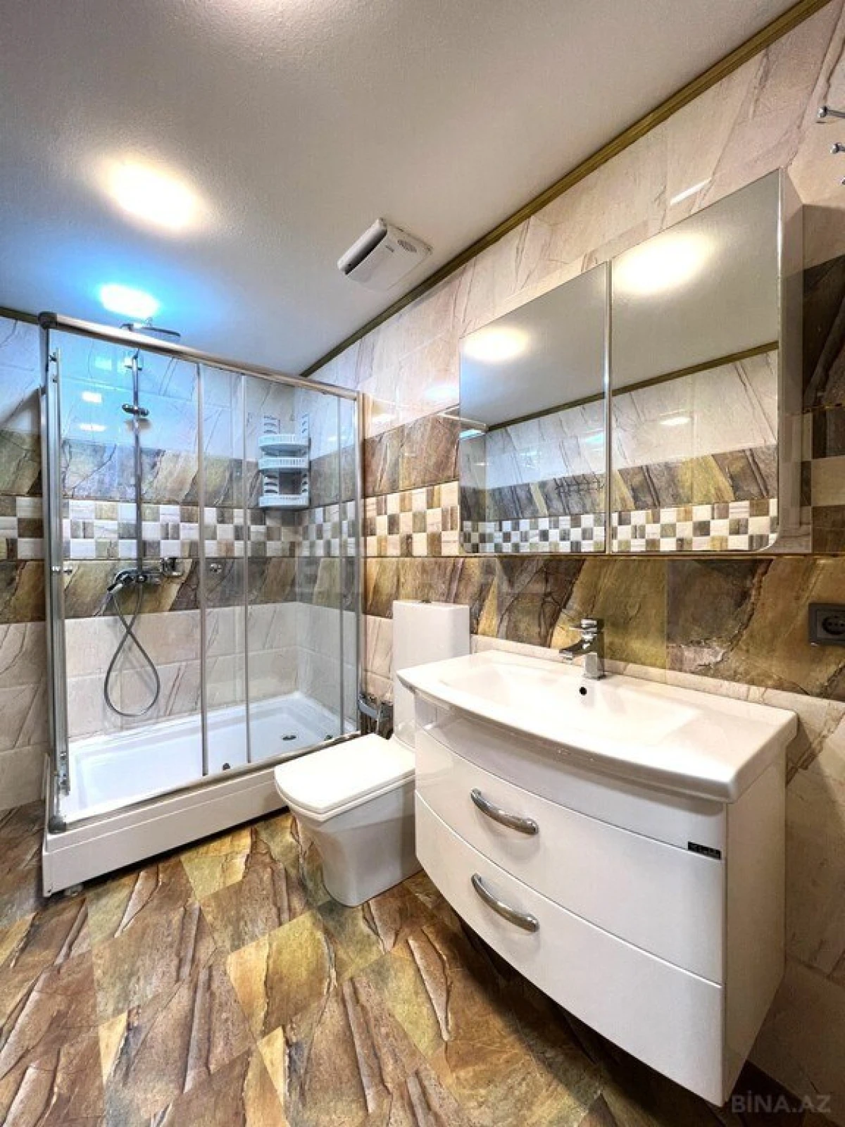 Kirayə verilir 2 otaqlı mənzil 95 m²