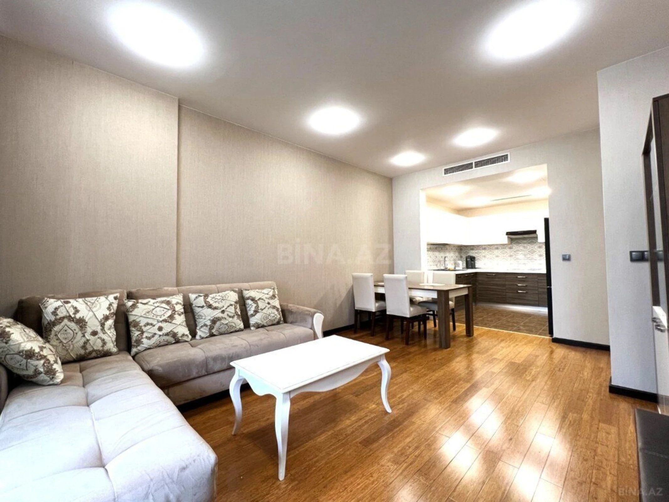 Kirayə verilir 2 otaqlı mənzil 95 m²