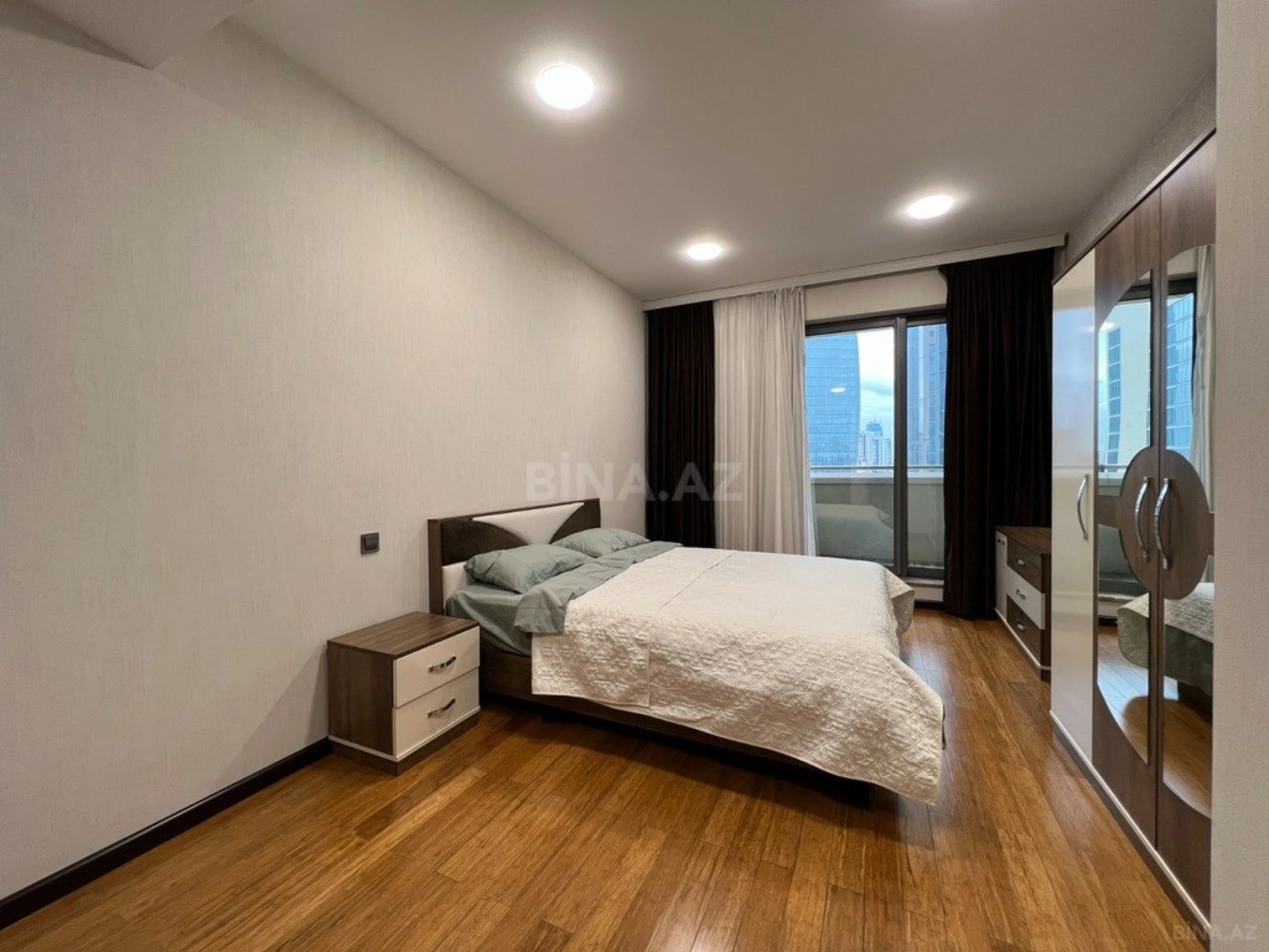 Kirayə verilir 2 otaqlı mənzil 95 m²