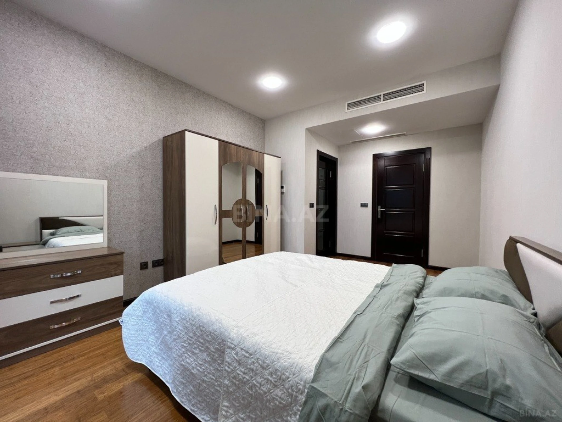 Kirayə verilir 2 otaqlı mənzil 95 m²