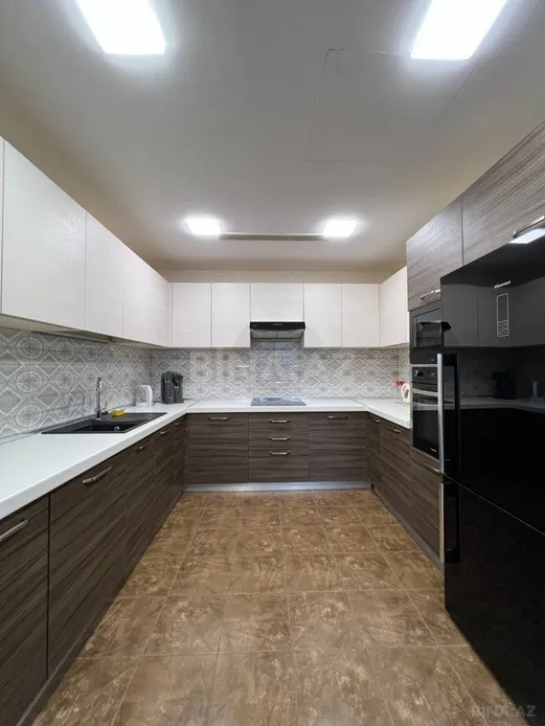 Kirayə verilir 2 otaqlı mənzil 95 m²