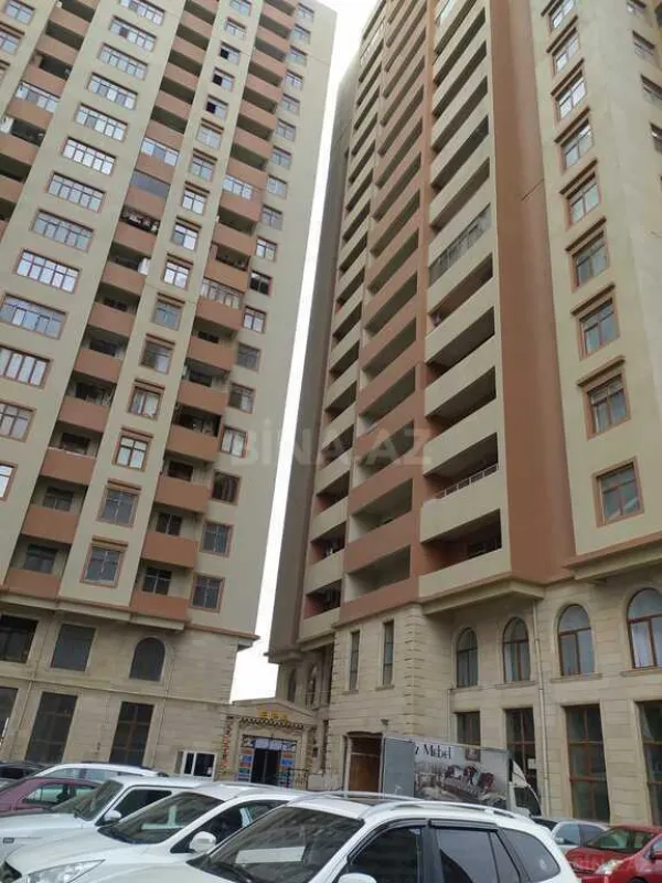 Satılır 3 otaqlı mənzil 165 m²