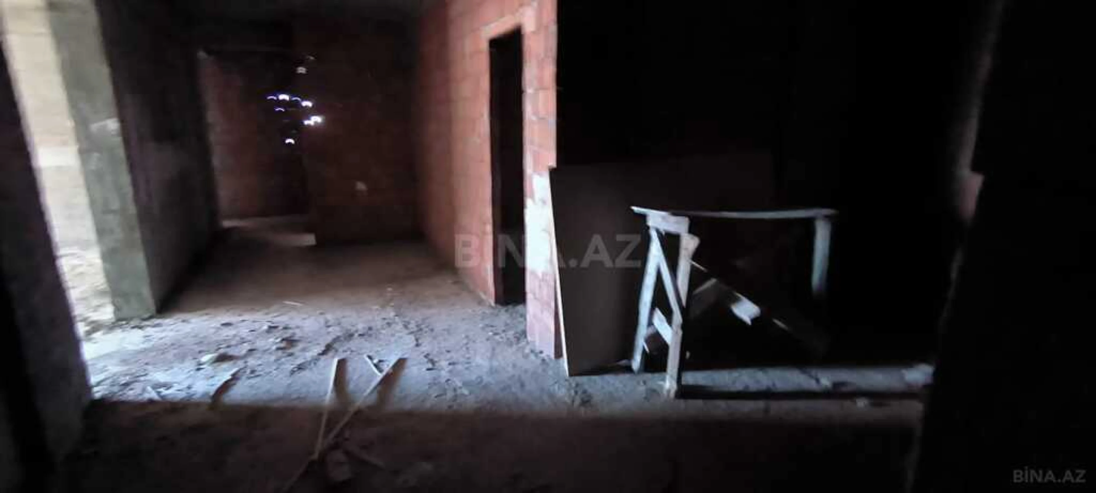 Satılır 3 otaqlı mənzil 165 m²