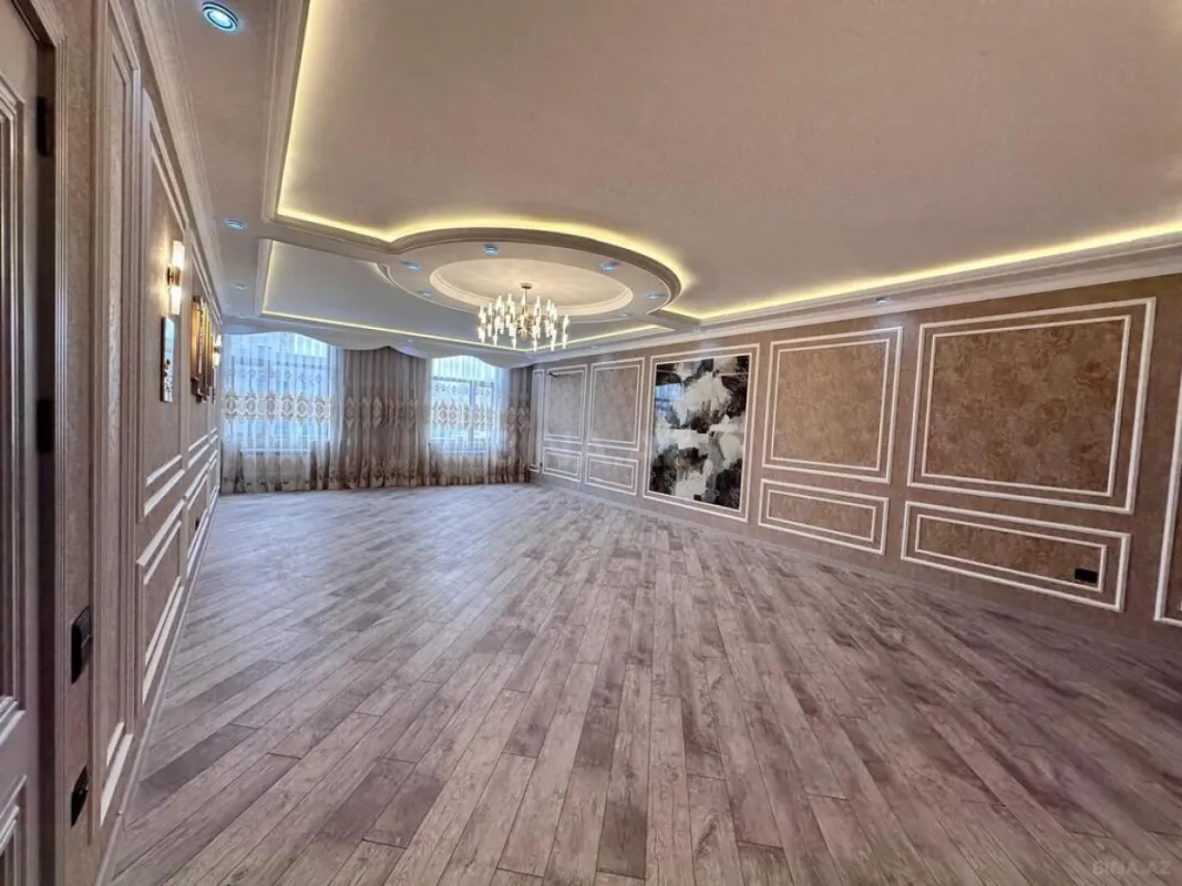 Satılır 4 otaqlı mənzil 220 m²