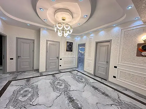 Satılır 4 otaqlı mənzil 220 m²