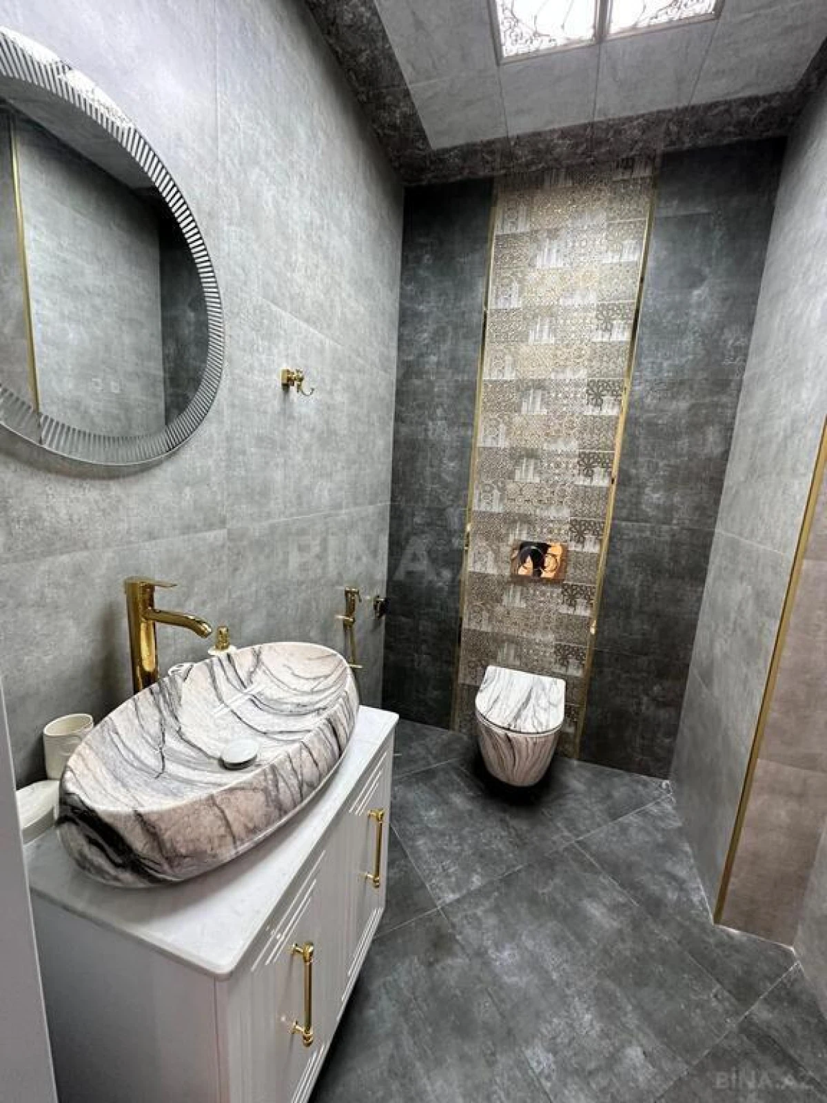 Satılır 4 otaqlı mənzil 220 m²