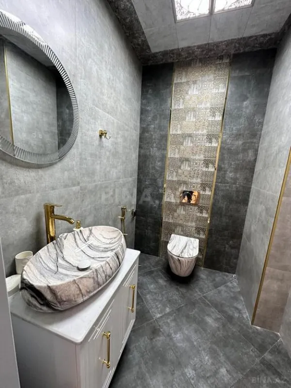 Satılır 4 otaqlı mənzil 220 m²