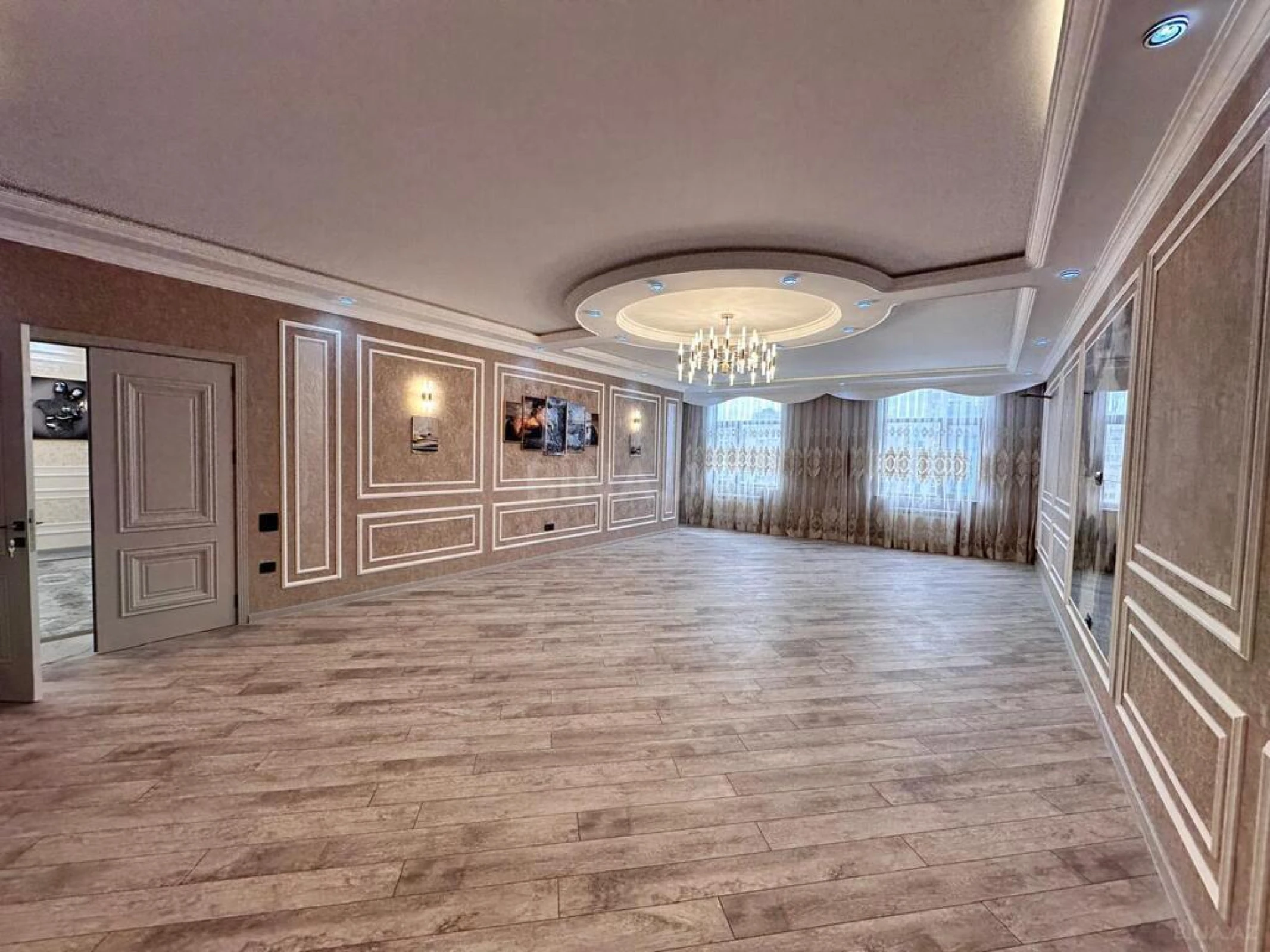 Satılır 4 otaqlı mənzil 220 m²