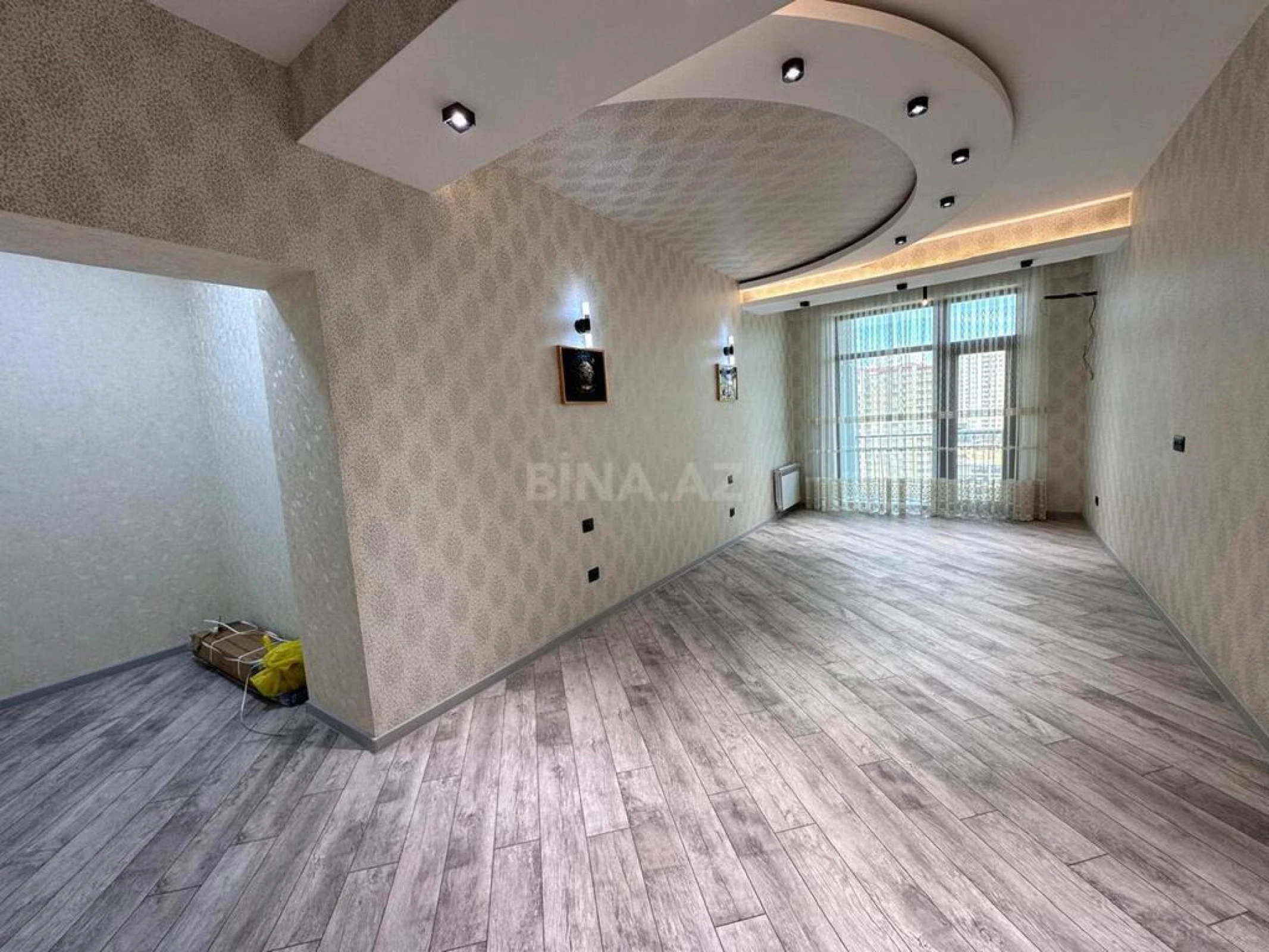 Satılır 4 otaqlı mənzil 220 m²