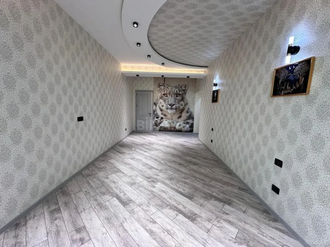 Satılır 4 otaqlı mənzil 220 m²