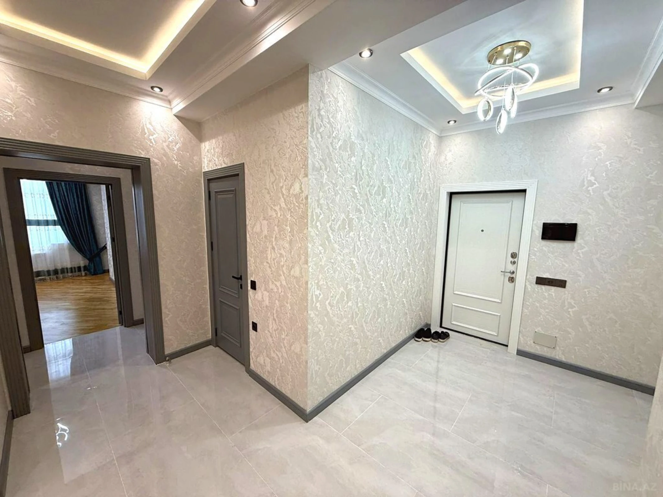 Satılır 3 otaqlı mənzil 92 m²