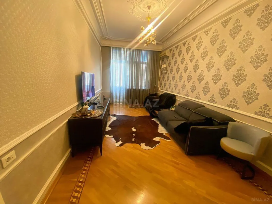Satılır 5 otaqlı mənzil 210 m²