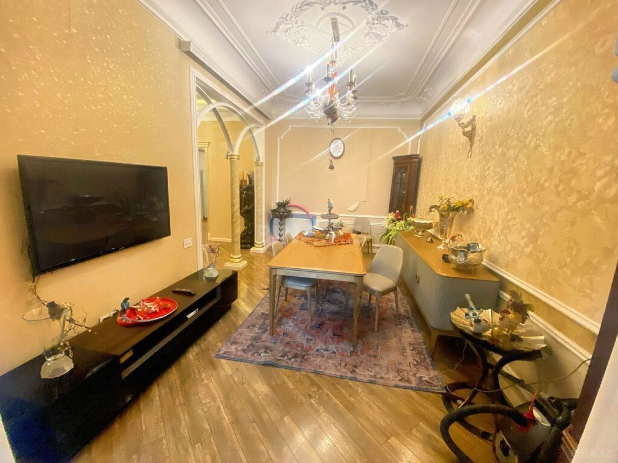 Satılır 5 otaqlı mənzil 210 m²
