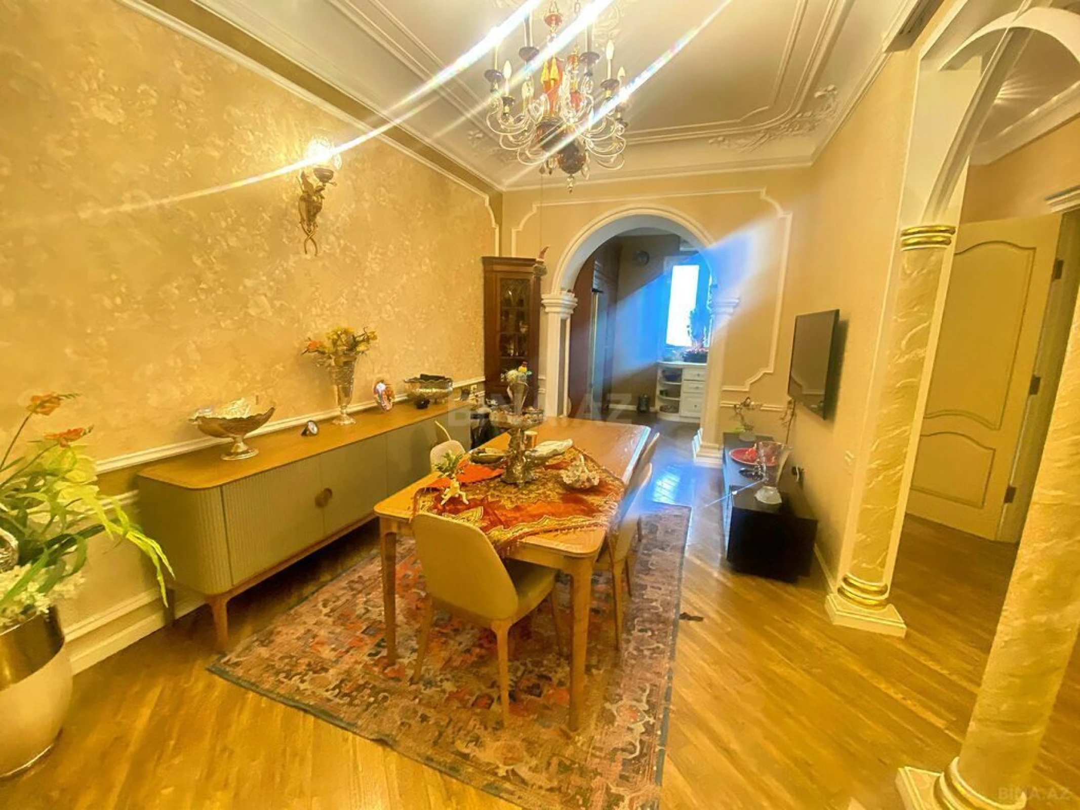 Satılır 5 otaqlı mənzil 210 m²