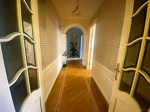 Satılır 5 otaqlı mənzil 210 m²