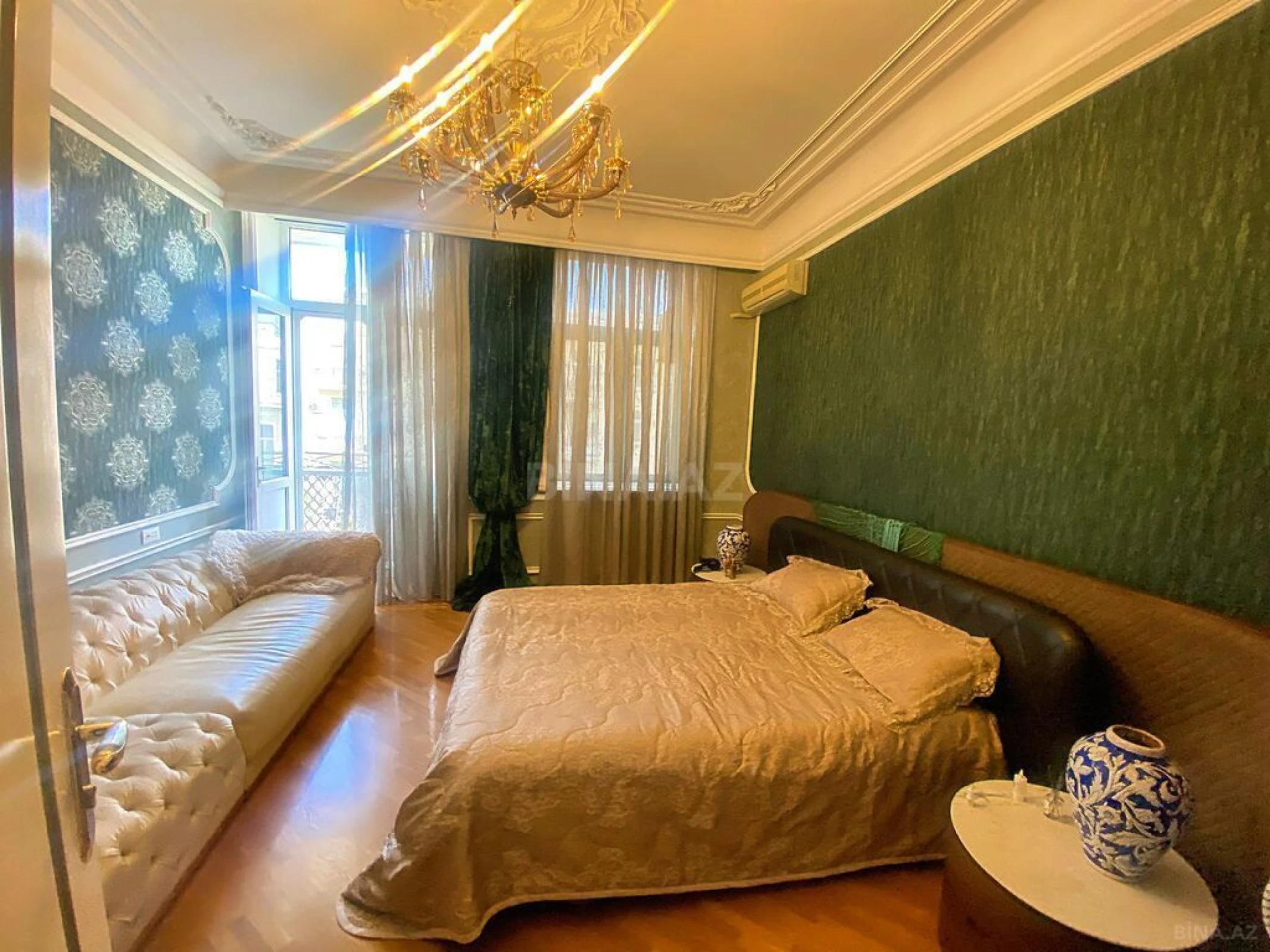 Satılır 5 otaqlı mənzil 210 m²