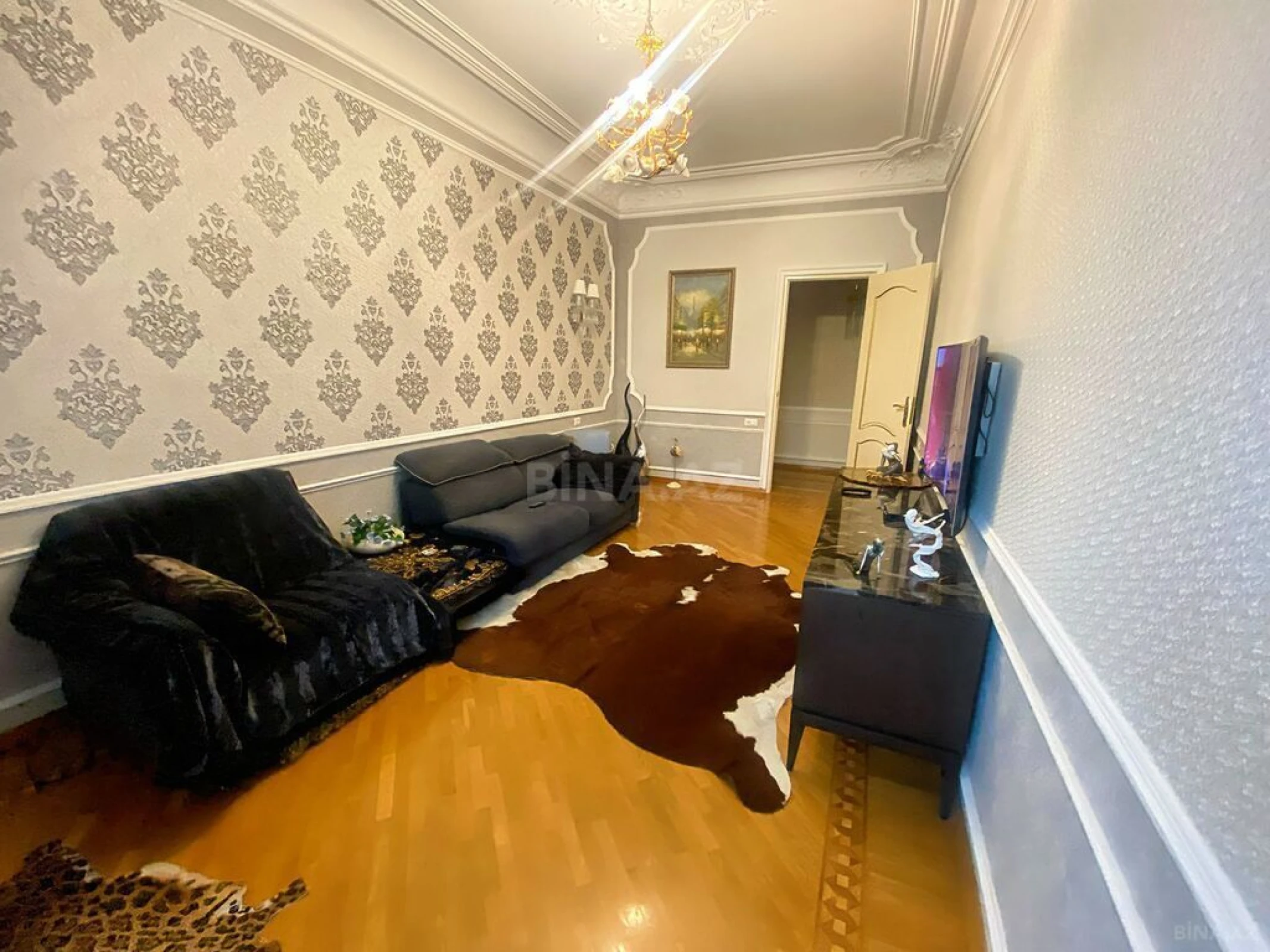 Satılır 5 otaqlı mənzil 210 m²