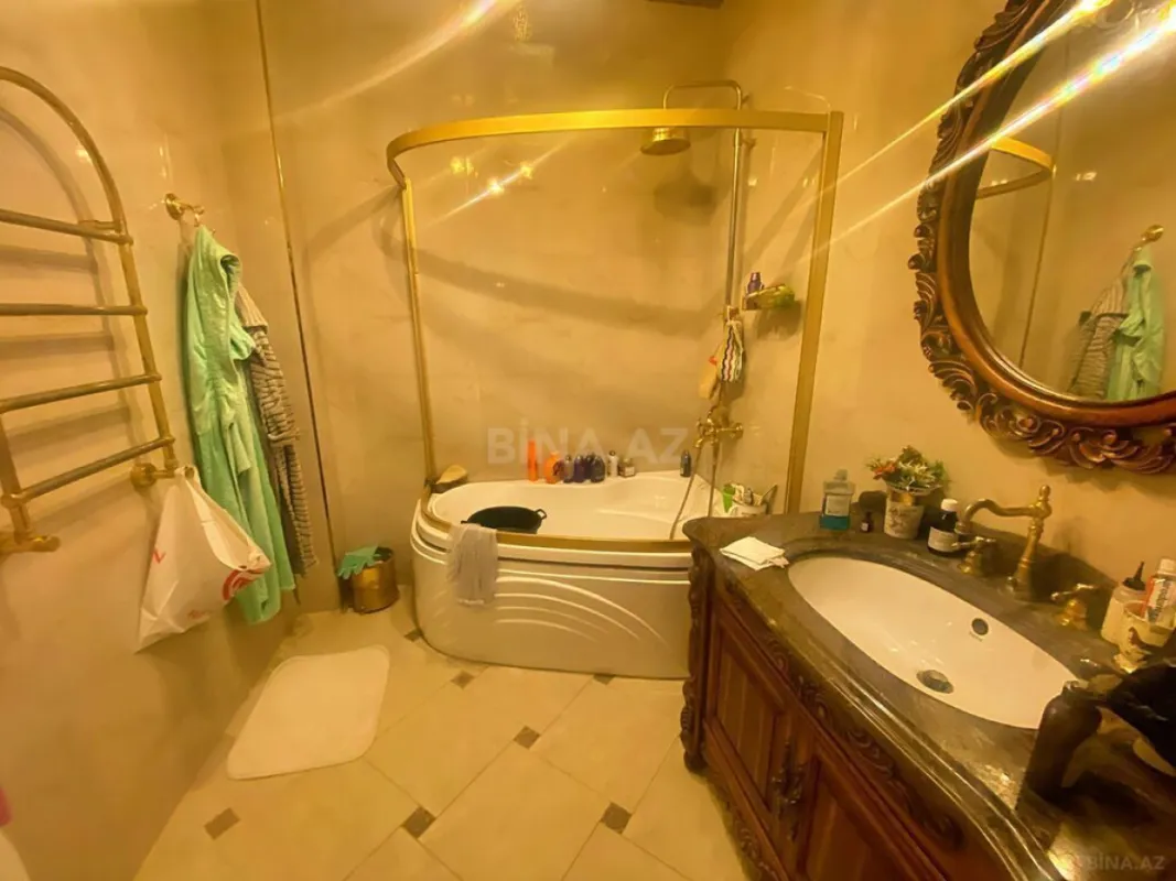 Satılır 5 otaqlı mənzil 210 m²